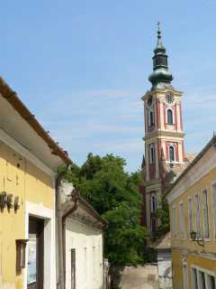Blik op de Belgrado kerk in Szentendre