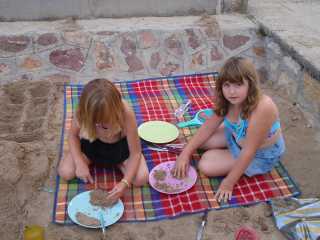 Manon en Ciska op het strandje