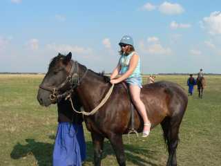 Hortobágy National ParkOok Ciska (net als de andere kinderen) mocht een stukje op een paard rijden