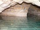 Helder water in de verder weinig boeiende grot in Tapolca