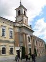 De uit de 19e eeuw stammende Piaristenkerk in de burchtwijk in Veszprém