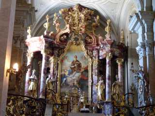 TihanyHet altaar in de benedictijner kerk